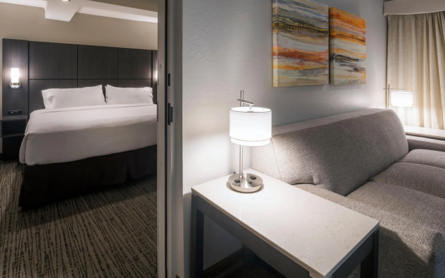 Holiday Inn & Suites Phoenix Airport North by IHG