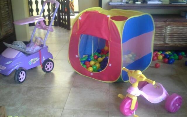 São Conrado Yellow House