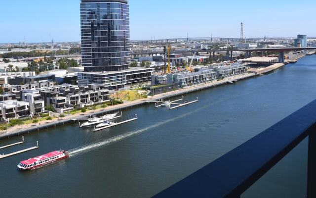 Orange Stay @ No1 Collins Wharf