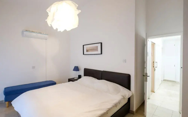 Townhouse In Ideal Location