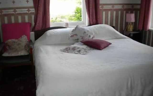 Riverside House Bed & Breakfast