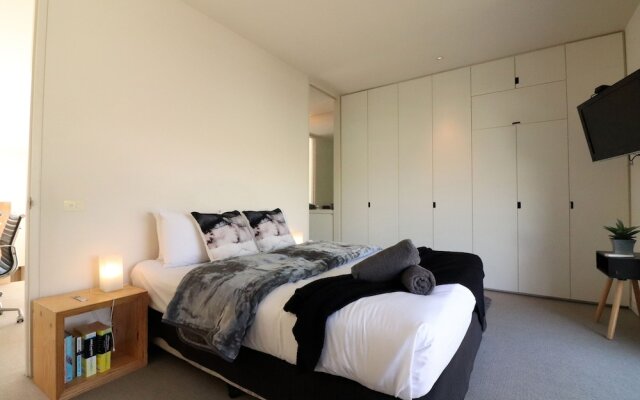 Inspired Designer Carlton North Terrace - Rejuvenate Stays