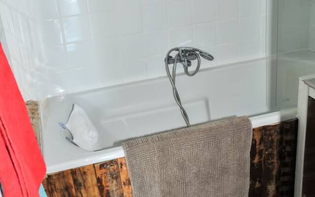 House With 3 Bedrooms in Bayon-sur-gironde, With Pool Access, Enclosed