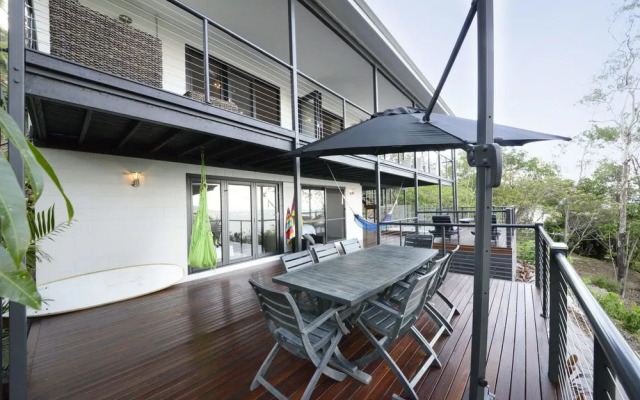 Crusoe's Beach House Ocean Views