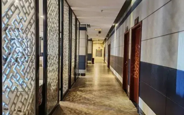 Minshan Tibet National Hotel (Zhaji Temple)