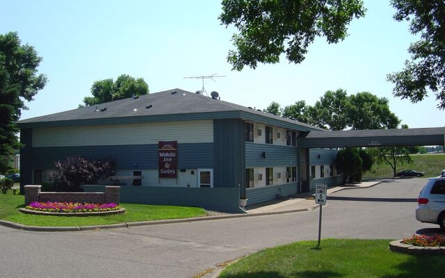 Wakota Inn and Suites