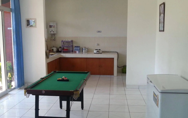 Vila Bunga Merah Gelatik