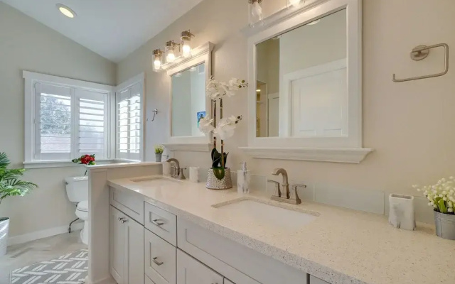 4 Mi to Downtown Reno: Family Retreat w/ Fireplace
