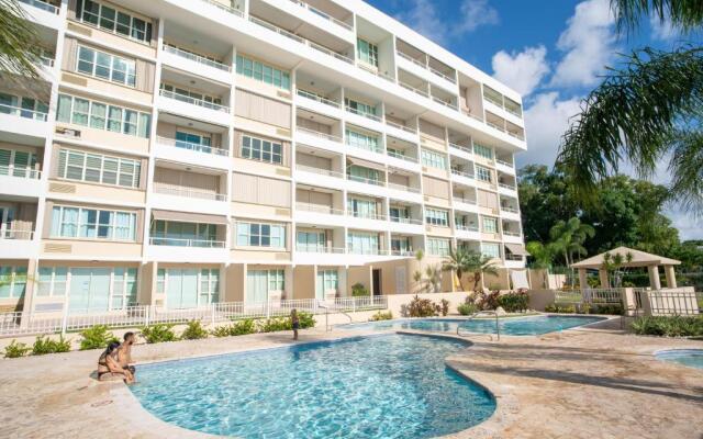 Beachfront 2 bdr apt with beautiful views