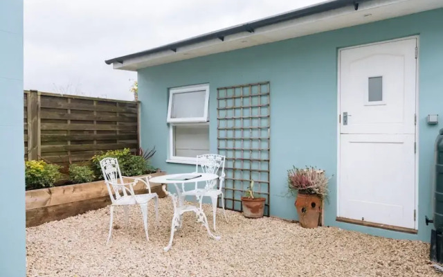 Inviting 1BD Flat - 20 Mins to Brighton Beach!