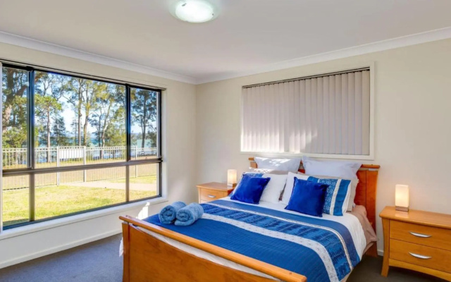 Loralyn - Waterfront, wheelchair accessible – Guest Rooms – Sanctuary Point