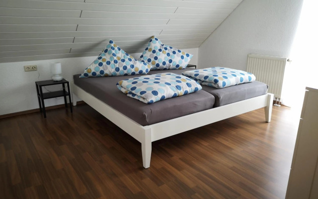 Familienfreundliche Ferienwohnung mit Wohlfühlbalkon und kostenlosem Parkplatz