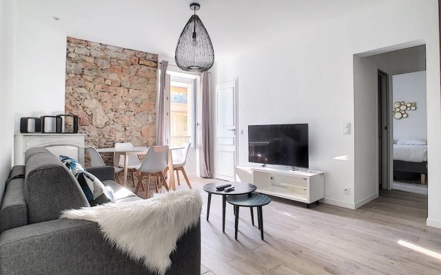 Superb Apart 6 People In The Heart Of Cannes T33