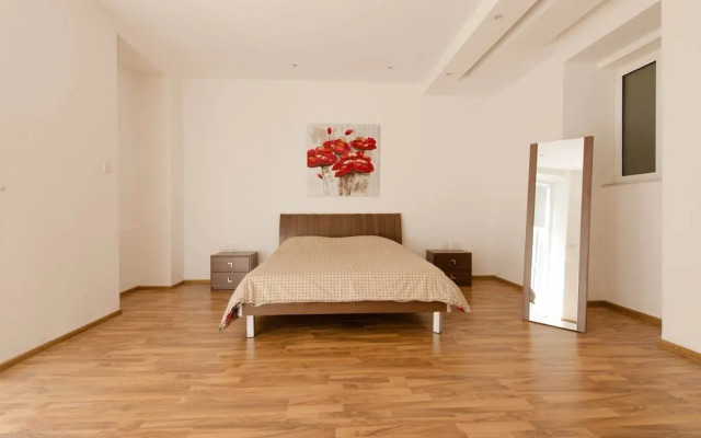 Charming Seafront Apartment, Perfect for Families