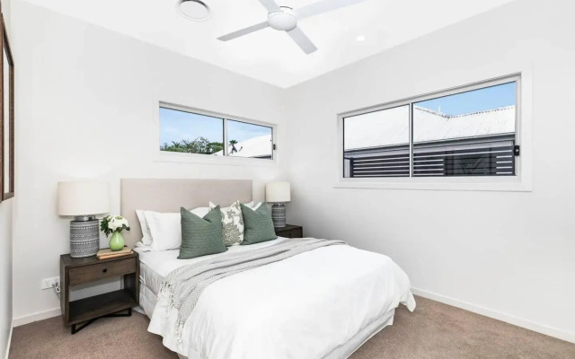 Park Avenue Townhouse Retreat Brisbane Sleeps 10