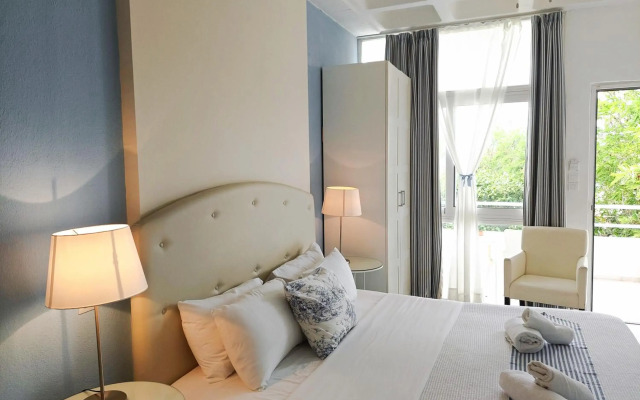 Seafront Studios & Apartments