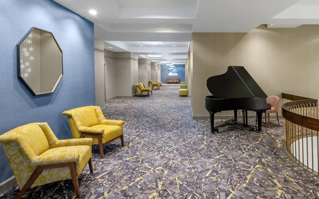 Holiday Inn & Suites Pittsfield-Berkshires by IHG