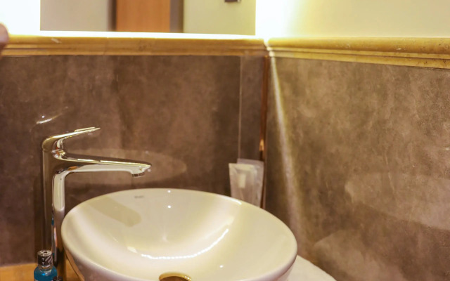 Zeno Suites Hotel