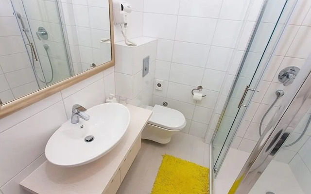 Fimi- With Swimming Pool - A2 Green