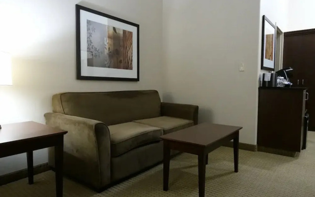 Ramada Weyburn