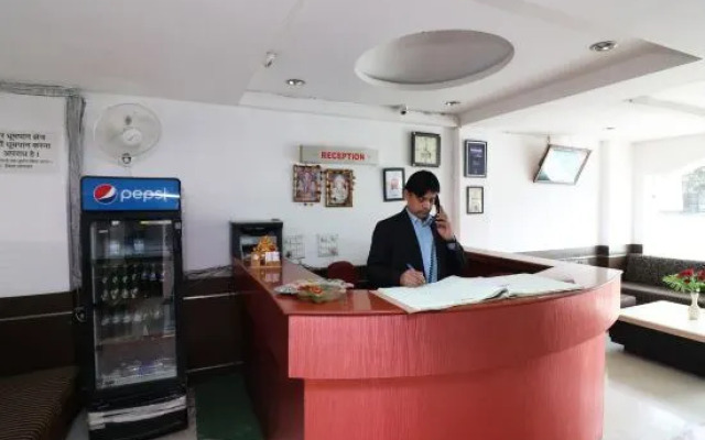 OYO 27866 Hotel Gud Stay