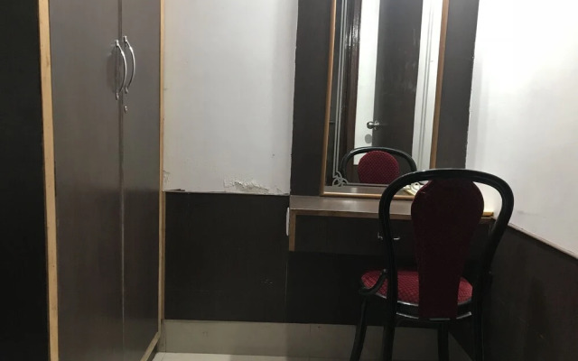 Hotel Minakshi International