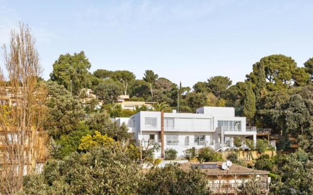 Nice AC studio with large terrace feet in the water in Cavalaire - Welkeys