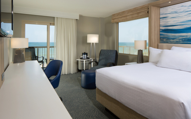 Crowne Plaza Melbourne - Oceanfront by IHG