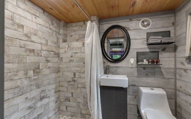 Stunning Modern Tiny Home W/grill