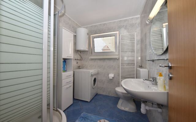 Traditional Apartment in Zadar With Garden