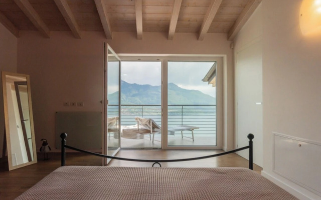 Blooms by the Lake by Rent all Como