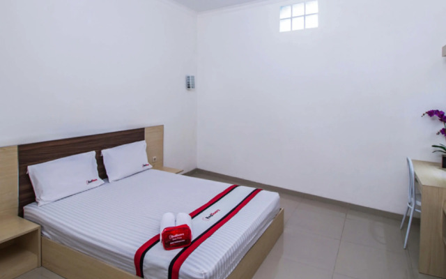 RedDoorz @ Jatiwaringin