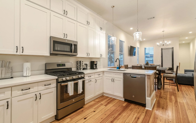 Residences Du Carondelet by Hosteeva