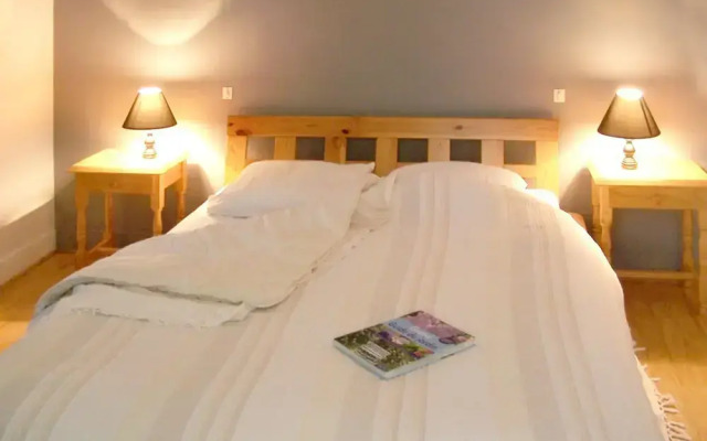 House With 2 Bedrooms in Saint-saud-lacoussière, With Wonderful Lake V