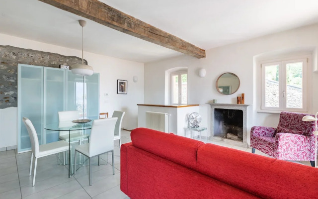 Lake View Terrace Apartment