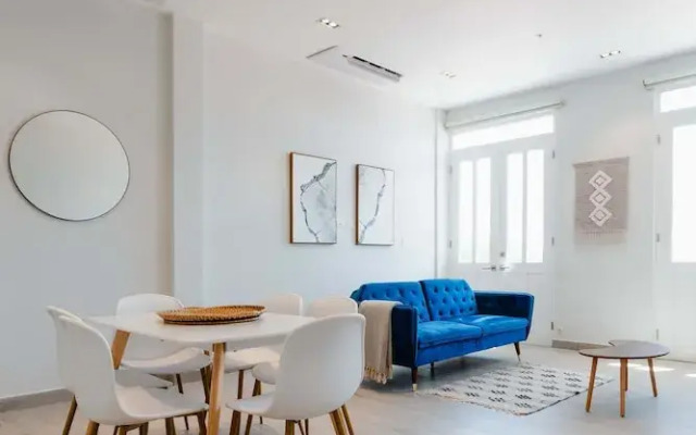 w Fabulous 2BR w Balcony in Panama