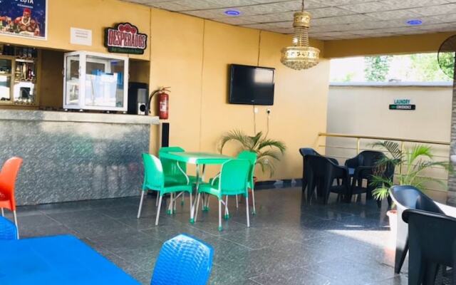 T Golden Villa Hotel