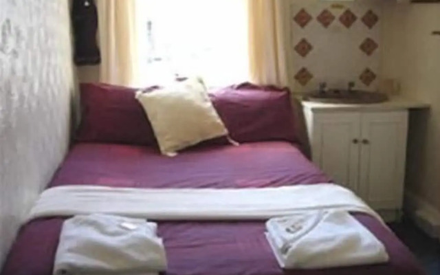 Clarron House Hotel