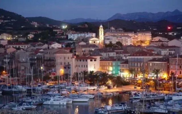Magnifique appartement devant la plage