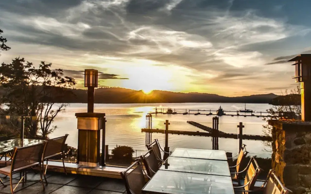 Poets Cove Resort & Spa