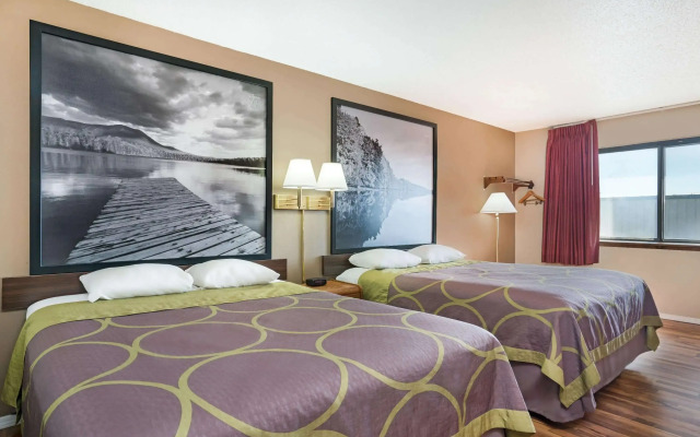 Super 8 by Wyndham Marshall MN