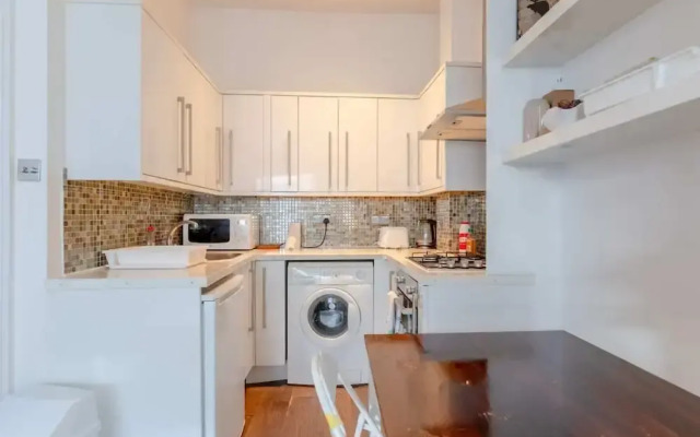 Radiant and Roomy 2BD Flat - Fulham!