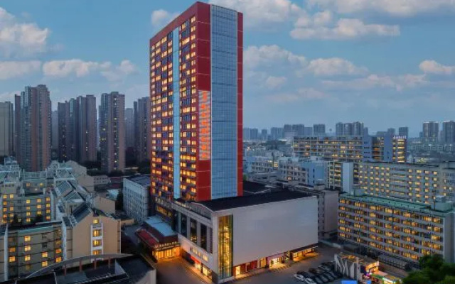 Vienna International Hotel(WuhanOpticsValleySquare-South-CentralUniversity for NationalitiesBranch) – Outside – Wuhan