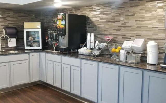 Super 8 By Wyndham Brooklyn Center/Mpls