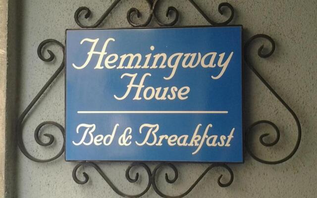 Hemingway House Bed & Breakfast / Apartments