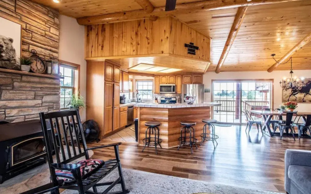 Pet Friendly Large Great Mountain Gathering