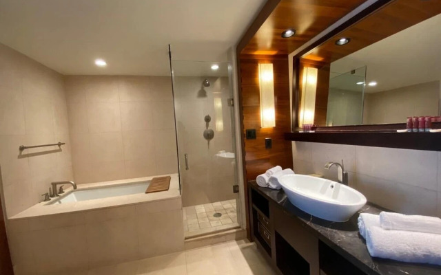 Carillon Miami Beach Private Suites