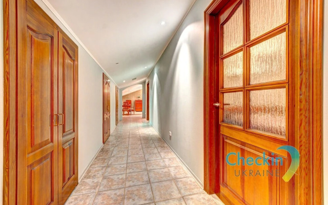 Luxury 3-bedroom apartment Gonchara