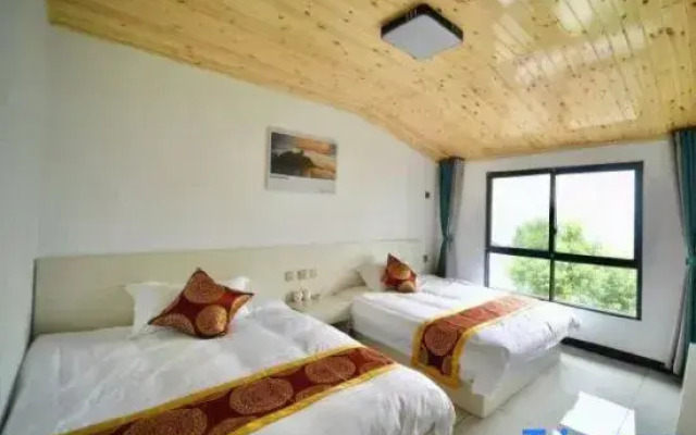 Taining Lakeview Inn