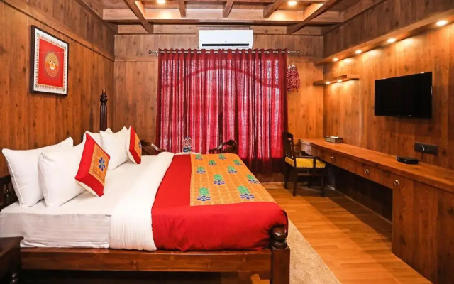 OYO EKTA Houseboat